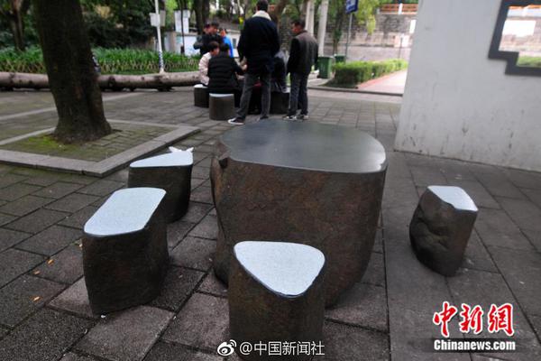 横跨方尖碑卡牌级别是什么意思