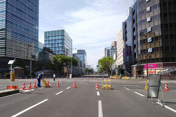 模拟农场22怎么工人拉货